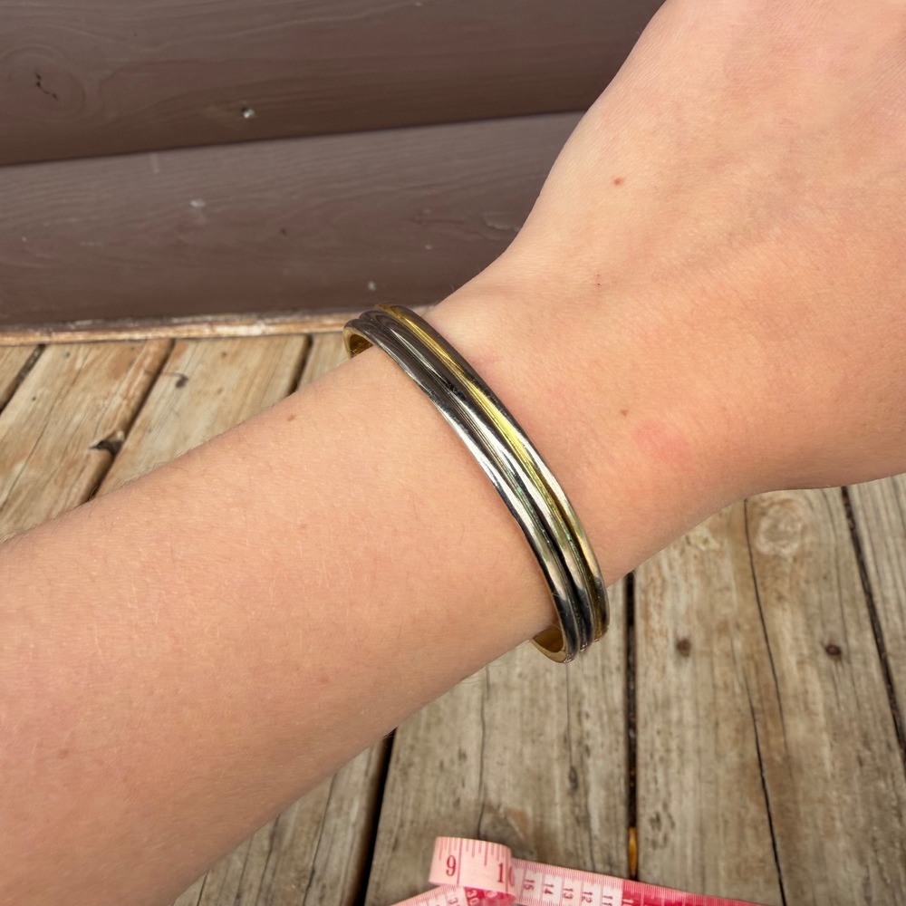 Vtg 24K Electroplated Magnetic Cuff Bracelet L Gold‎ Silver Two Tone Ribbed